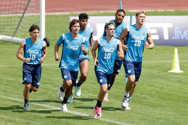 SSC Napoli preseason 2026-27 Napoli s Danish forward Rasmus Hojlund, SSC Napoli Italian midfielder Michael Folorunsho, Napoli s Spanish defender Miguel Gutierrez, Napoli s Brazilian forward Alisson Santos and Napoli s Italian forward Antonio Vergara during seventh daySSC Napoli s 2026-27 preseason training camp in val di sole in Trentino, Dimaro Folgarida July, 23 2026. _BPH2308 Copyright: xAntonioxBalascox