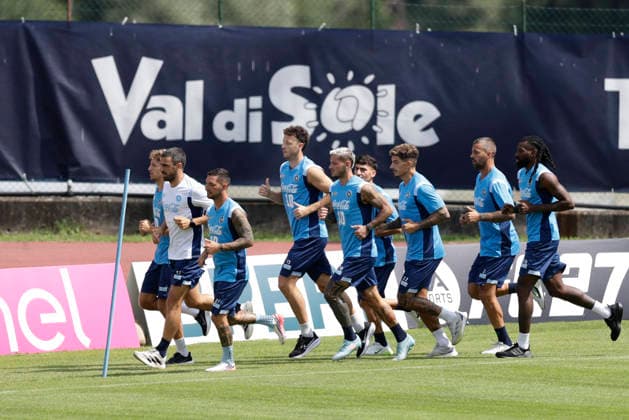 SSC Napoli preseason 2026-27 Player SSC Napoli during seventh daySSC Napoli s 2026-27 preseason training camp in val di sole in Trentino, Dimaro Folgarida July, 23 2026. _BPH2344 Copyright: xAntonioxBalascox