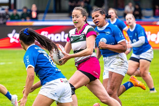 SC Neuenheim (blau) gegen Münster Tourists (pink): 40:17 - Gruppenphase Damen Gruppe A Spiel 1 - 7er Rugby - Die Finals 2026 (23.07.2026, Hannover Erika-Fisch-Stadion (Hannover, GER), *** SC Neuenheim (blue) vs. Münster Tourists (pink) 40–17 Women’s Group Stage, Group A, Match 1, 7s Rugby, The Finals 2026, July 23, 2026, Erika Fisch Stadium, Hanover, GER, Copyright: xJanxGuentherx