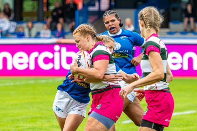 SC Neuenheim (blau) gegen Münster Tourists (pink): 40:17 - Gruppenphase Damen Gruppe A Spiel 1 - 7er Rugby - Die Finals 2026 (23.07.2026, Hannover Erika-Fisch-Stadion (Hannover, GER), *** SC Neuenheim (blue) vs. Münster Tourists (pink) 40–17 Women’s Group Stage, Group A, Match 1, 7s Rugby, The Finals 2026, July 23, 2026, Erika Fisch Stadium, Hanover, GER, Copyright: xJanxGuentherx