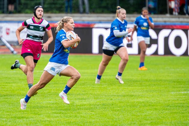 SC Neuenheim (blau) gegen Münster Tourists (pink): 40:17 - Gruppenphase Damen Gruppe A Spiel 1 - 7er Rugby - Die Finals 2026 (23.07.2026, Hannover Erika-Fisch-Stadion (Hannover, GER), *** SC Neuenheim (blue) vs. Münster Tourists (pink) 40–17 Women’s Group Stage, Group A, Match 1, 7s Rugby, The Finals 2026, July 23, 2026, Erika Fisch Stadium, Hanover, GER, Copyright: xJanxGuentherx