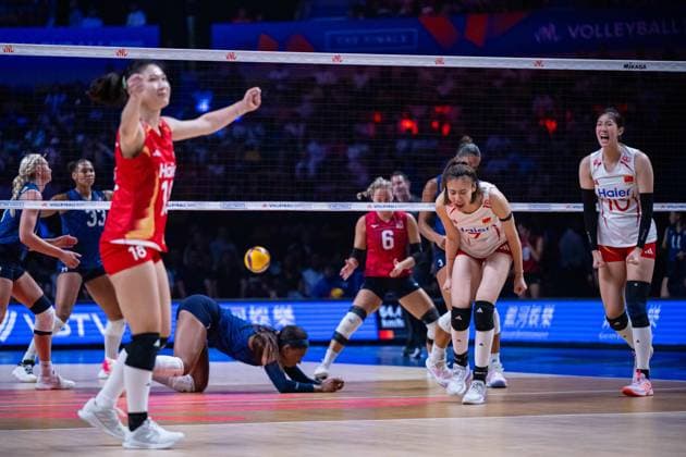 (260723) -- MACAO, July 23, 2026 -- Players of China celebrate during the quarterfinal match between China and the United States at the Women s Volleyball Nations League (VNL) 2026 Finals in Macao, south China, July 23, 2026. ) (SP)CHINA-MACAO-VOLLEYBALL-VNL 2026 FINALS-CHN VS USA (CN) CheongxKamxKa 