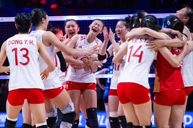 (260723) -- MACAO, July 23, 2026 -- Players of China celebrate victory after the quarterfinal match between China and the United States at the Women s Volleyball Nations League (VNL) 2026 Finals in Macao, south China, July 23, 2026. ) (SP)CHINA-MACAO-VOLLEYBALL-VNL 2026 FINALS-CHN VS USA (CN) CheongxKamxKa 
