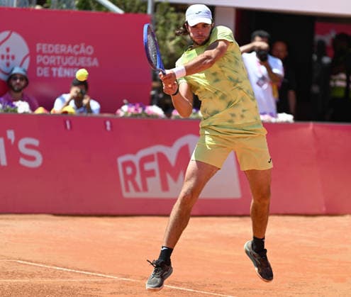 ATP, Tennis Herren 250 Estoril Open Tennis Tournament - Round of Best 16: Jaime Faria v Gonzalo Bueno ESTORIL, LISBOA, PORTUGAL - JULY 23, 2026: Jaime Faria (Portugal) during the match against Gonzalo Bueno (Chile) at the round of Best 16 at the ATP 250 Estoril Open played in Estoril Tenis Club. Estoril Estoril Tenis Club Lisbon Portugal *** ATP 250 Estoril Open Tennis Tournament Round of 16: Jaime Faria vs. Gonzalo Bueno ESTORIL, LISBON, PORTUGAL JULY 23, 2026 Jaime Faria of Portugal during his match against Gonzalo Bueno of Chile in the Round of 16 at the ATP 250 Estoril Open, held at the Estoril Tennis Club in Estoril, Lisbon, Portugal