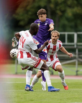 SOCCER - UEFA ECL, Liepaja vs. A.Wien JURMALA,LATVIA,23.JUL.26 - SOCCER - UEFA Conference League, qualification, FK Liepaja vs Austria Wien. Image shows Kyvon Leidsman (Liepaja), Matteo Schablas (A.Wien) and Vladislavs Sorokins (Liepaja).  GEPAxpictures xArminxRauthner
