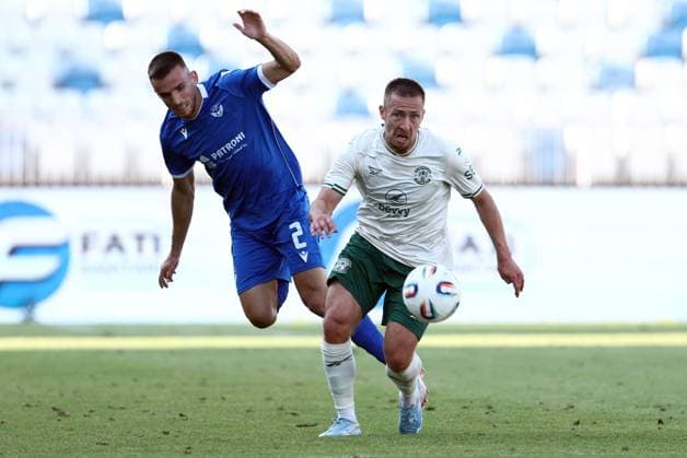 Felix Passlack of Hibernian and Arlind Veliu of Malisheva Malisheva v Hibernian, UEFA Conference League, 2nd Qualifying Round, 1st Leg, Football, Liman Gegaj Stadium, Malisheva, Kosovo - 23 Jul 2026Malisheva Liman Gegaj Stadium Kosovo United Kingdom  Copyright: xNikolaxKrstic Shutterstockx 16999261bl