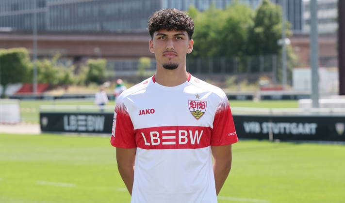 BAU Stuttgart , Ertugrul Yigit; VfB Stuttgart II ; 3.Liga; Porträttermin 2026 2027, *** BAU Stuttgart, Ertugrul Yigit, VfB Stuttgart II, 3rd Division, Photo Shoot 2026–2027,