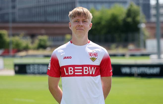 BAU Stuttgart , Julian Lüers; VfB Stuttgart II ; 3.Liga; Porträttermin 2026 2027, *** BAU Stuttgart, Julian Lüers, VfB Stuttgart II, 3. Liga, Photo Shoot 2026–2027,