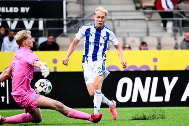 LKS 20260723 Coleraines goalkeeper Ryan Schofield and Liam Möller of HJK (R) during UEFA Conference League match HJK - Coleraine in Helsinki, Finland on July 23, 2026. - MIKKO STIG Helsinki Finland p6luLysn78s  Copyright: xMikkoxStigx p6luLysn78s