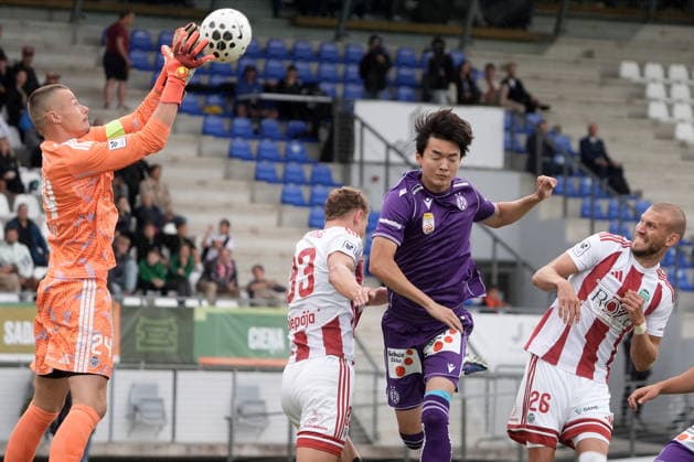 Latvia Soccer FK Liepaja Austria Wien, Riga, Latvia, 23.07.2026, football, soccer Davis Oss of FK Liepaja and Kang Hee Lee of FK Austria Wienin action during the UEFA Europa Conference League qualifying round game between Latvia™s FK Liepaja and Austria Wien komandam in Sloka, Latvia 23.07.2026. Photo: Roman Koksarov (RKF) Riga Latvia Copyright: xRomanxKoksarovx RKV00211.JPG