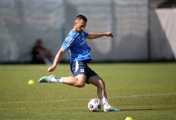 Fussball, Herren, Regionalliga Bayern, Saison 2026 2027, TSV 1860 München, Training Felix Weber (TSV 1860 München) Kopf, Oberkörper beim Training beim Torschuss mit Ball *** Soccer, Men s, Bavarian Regional League, 2026–2027 Season, TSV 1860 Munich, Training: Felix Weber of TSV 1860 Munich, head and upper body during training while shooting on goal with the ball