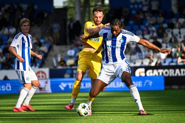LKS 20260723 Conor McMenamin of Coleraine (L) and Till Cissokho of HJK fight for the ball during UEFA Conference League match HJK - Coleraine in Helsinki, Finland on July 23, 2026. - MIKKO STIG Helsinki Finland mp5YfjrnPjs  Copyright: xMikkoxStigx mp5YfjrnPjs