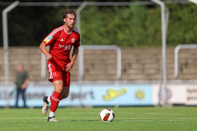 Rexhep Ajdari (SV Bergisch Gladbach 09) in Aktion, am Ball, Einzelaktion waehrend des Testspiels zwischen 1. FC Köln und SV Bergisch Gladbach 09, Belkaw Arena am 23. July 2026 in Bergisch Gladbach, Deutschland. (Foto von Oliver Kaelke DeFodi Images) +++ Rexhep Ajdari (SV Bergisch Gladbach 09) controls the ball during the friendly match between 1. FC Köln and SV Bergisch Gladbach 09 at Belkaw Arena on July 23, 2026 in Bergisch Gladbach, Germany. (Photo by Oliver Kaelke DeFodi Images) (Photo by Oliver Kaelke DeFodi Images) - *** Rexhep Ajdari of SV Bergisch Gladbach 09 in action, on the ball, making a solo run during the friendly match between 1 FC Köln and SV Bergisch Gladbach 09 at Belkaw Arena on July 23, 2026, in Bergisch Gladbach, Germany Photo by Oliver Kaelke DeFodi Images Rexhep Ajdari of SV Bergisch Gladbach 09 controls the ball during the friendly match between 1 FC Köln and SV Bergisch Gladbach 09 at Belkaw Arena on July 23, 2026 in Bergisch Gladbach, Germany Photo by Oliver Kaelke DeFodi Images Photo by Oliver Kaelke DeFodi Images
