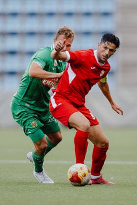 SOCCER - UEFA ECL, Santa Coloma vs Rapid ANDORRA LA VELLA,ANDORRA,23.JUL.26 - SOCCER - UEFA Conference League, qualification, FC Santa Coloma vs SK Rapid Wien. Image shows Matthias Seidl (Rapid) and Inigo Barrenechea (Santa Coloma).  GEPAxpictures xAlexanderxSolc