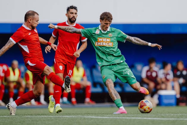 SOCCER - UEFA ECL, Santa Coloma vs Rapid ANDORRA LA VELLA,ANDORRA,23.JUL.26 - SOCCER - UEFA Conference League, qualification, FC Santa Coloma vs SK Rapid Wien. Image shows Adria Arjona (Santa Coloma) and Bendeguz Bolla (Rapid).  GEPAxpictures xAlexanderxSolc