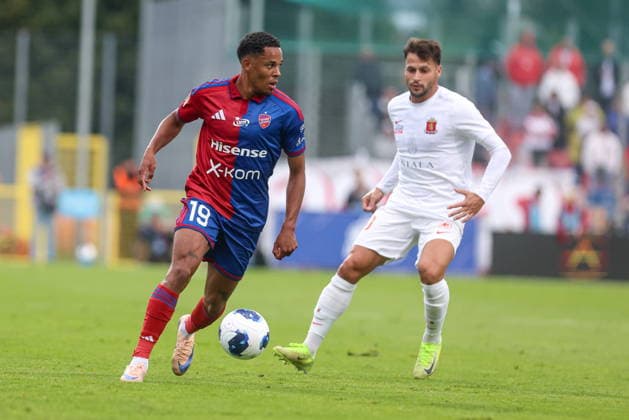 23.07.2025, Czestochowa Liga Konferencji UEFA sezon 2026 27 runda II kwalifikacji, Rakow Czestochowa - Valletta FC - UEFA Conference League football Match season 2026 27 round II qualification Rakow Czestochowa - Valletta FC Nz. Michael Ameyaw Diogo Tavares Fot. Michal Chwieduk Arena Akcji NEWSPIX.PL --- newspix.pl 