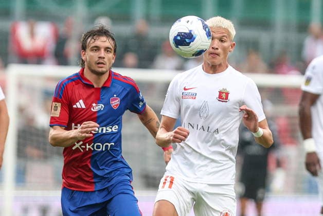 23.07.2025, Czestochowa Liga Konferencji UEFA sezon 2026 27 runda II kwalifikacji, Rakow Czestochowa - Valletta FC - UEFA Conference League football Match season 2026 27 round II qualification Rakow Czestochowa - Valletta FC Nz. Adin Molnar Brandon Paiber Fot. Michal Chwieduk Arena Akcji NEWSPIX.PL --- newspix.pl 