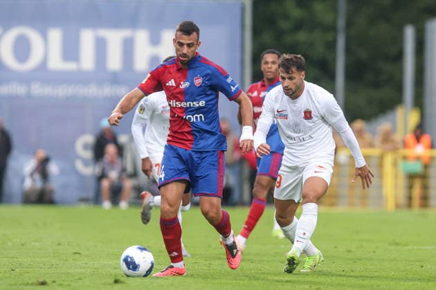 23.07.2025, Czestochowa Liga Konferencji UEFA sezon 2026 27 runda II kwalifikacji, Rakow Czestochowa - Valletta FC - UEFA Conference League football Match season 2026 27 round II qualification Rakow Czestochowa - Valletta FC Nz. Stratos Svarnas Diogo Tavares Fot. Michal Chwieduk Arena Akcji NEWSPIX.PL --- newspix.pl 