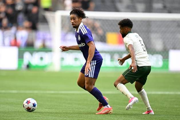 Hammarby IF v RSC Anderlecht - UEFA Europa League STOCKHOLM, SWEDEN - JULY 23 : Saliba Nathan midfielder of RSC Anderlecht in action with Tekie Tesfaldet midfielder of Hammarby IF during the UEFA Europa League 2026 27 second qualifying round first leg between Hammarby IF and RSC Anderlecht on July 23, 2026 in Stockholm, Sweden, 23 07 2026 Stockholm Sweden  Copyright: xNicoxVereeckenx