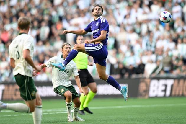 Hammarby IF v RSC Anderlecht - UEFA Europa League STOCKHOLM, SWEDEN - JULY 23 : Llansana Enric midfielder of RSC Anderlecht jumping towards the ball during the UEFA Europa League 2026 27 second qualifying round first leg between Hammarby IF and RSC Anderlecht on July 23, 2026 in Stockholm, Sweden, 23 07 2026 Stockholm Sweden  Copyright: xNicoxVereeckenx