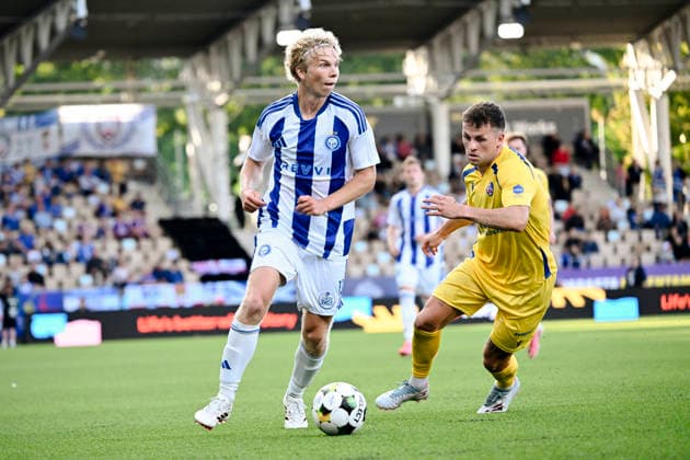 LKS 20260723 Kaius Simojoki of HJK (L) and Ben Doherty of Coleraine during UEFA Conference League match HJK - Coleraine in Helsinki, Finland on July 23, 2026. - MIKKO STIG Helsinki Finland LinWoYm90lQ  Copyright: xMikkoxStigx LinWoYm90lQ