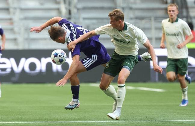 Anderlecht s Danylo Sikan and Hammarby s Frederik Winther fight for the ball during a soccer game between Swedish Hammarby IF and Belgian RSC Anderlecht, Thursday 23 July 2026 in Stockholm, Sweden, the first leg of the second qualifying round for the UEFA Europa League. VIRGINIExLEFOUR  x181864467x