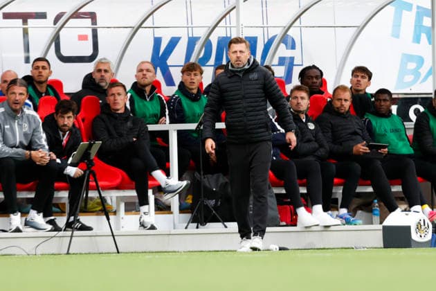 Europaligaen menn, 2. kvalifiseringsrunde 1. kamp 2026: Tromso - Hradec KralovÃ Tromso 20260723. Hradec KralovÃ s trener David Horejs under kampen i Europaligaen i fotball mellom Tromso og Hradec KralovÃ pa Romssa Arena. Foto: Rune Stoltz Bertinussen NTB Tromso Norge EDITORIAL USE ONLY. RESTRICTED USE FOR BETTING COMPANIES Ref:_SPOkDx3sfY6ZY0.jpg *** Men s Europa League, 2nd Qualifying Round, Match 1, 2026, Tromsø vs. Hradec Králové, Tromsø, July 23, 2026. Hradec Králové coach David Horej during the Europa League soccer match between Tromsø and Hradec Králové at Romssa Arena Photo: Rune Stoltz Bertinussen, NTB, Tromsø, Norway EDITORIAL USE ONLY RESTRICTED USE FOR BETTING COMPANIES  Copyright: xRunexStoltzxBertinussenx xNTBx
