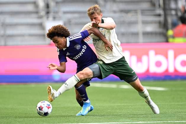 Hammarby IF v RSC Anderlecht - UEFA Europa League STOCKHOLM, SWEDEN - JULY 23 : Nga Kana Joshua midfielder of RSC Anderlecht is fighting for the ball with Winther Frederik defender of Hammarby IF during the UEFA Europa League 2026 27 second qualifying round first leg between Hammarby IF and RSC Anderlecht on July 23, 2026 in Stockholm, Sweden, 23 07 2026 Stockholm Sweden  Copyright: xNicoxVereeckenx