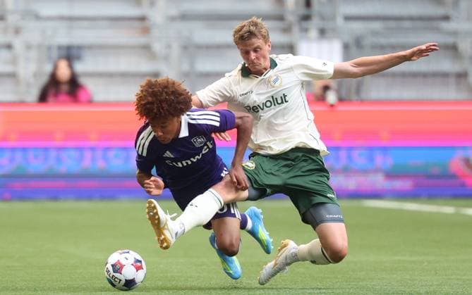 Anderlecht s Joshua Nga Kana and Hammarby s Frederik Winther fight for the ball during a soccer game between Swedish Hammarby IF and Belgian RSC Anderlecht, Thursday 23 July 2026 in Stockholm, Sweden, the first leg of the second qualifying round for the UEFA Europa League. VIRGINIExLEFOUR  x181865893x
