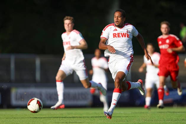 Youssoupha Niang (1. FC Köln) in Aktion, am Ball, Einzelaktion waehrend des Testspiels zwischen 1. FC Köln und SV Bergisch Gladbach 09, Belkaw Arena am 23. July 2026 in Bergisch Gladbach, Deutschland. (Foto von Oliver Kaelke DeFodi Images) +++ Youssoupha Niang (1. FC Köln) controls the ball during the friendly match between 1. FC Köln and SV Bergisch Gladbach 09 at Belkaw Arena on July 23, 2026 in Bergisch Gladbach, Germany. (Photo by Oliver Kaelke DeFodi Images) (Photo by Oliver Kaelke DeFodi Images) - *** Youssoupha Niang of 1 FC Köln in action, on the ball, making a solo run during the friendly match between 1 FC Köln and SV Bergisch Gladbach 09 at Belkaw Arena on July 23, 2026, in Bergisch Gladbach, Germany Photo by Oliver Kaelke DeFodi Images Youssoupha Niang of 1 FC Köln controls the ball during the friendly match between 1 FC Köln and SV Bergisch Gladbach 09 at Belkaw Arena on July 23, 2026 in Bergisch Gladbach, Germany Photo by Oliver Kaelke DeFodi Images Photo by Oliver Kaelke DeFodi Images
