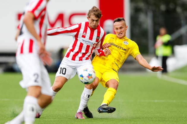 Europaligaen menn, 2. kvalifiseringsrunde 1. kamp 2026: Tromso - Hradec KralovÃ Tromso 20260723. Tromsos Troy Nyhammer (t.v) under kampen i Europaligaen i fotball mellom Tromso og Hradec KralovÃ pa Romssa Arena. Foto: Rune Stoltz Bertinussen NTB Tromso Norge EDITORIAL USE ONLY. RESTRICTED USE FOR BETTING COMPANIES Ref:_SPO7aovS5umB-Q.jpg *** Men s Europa League, 2nd Qualifying Round, Match 1, 2026, Tromsø vs. Hradec Králové, Tromsø, July 23, 2026. Tromsø’s Troy Nyhammer (left) during the Europa League soccer match between Tromsø and Hradec Králové at Romssa Arena. Photo: Rune Stoltz Bertinussen, NTB, Tromsø, Norway. EDITORIAL USE ONLY. RESTRICTED USE FOR BETTING COMPANIES  Copyright: xRunexStoltzxBertinussenx xNTBx