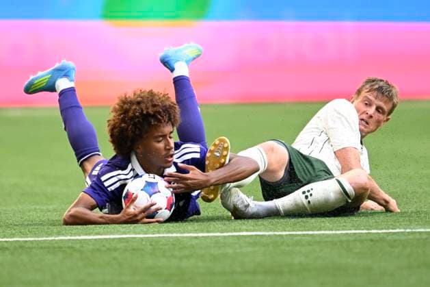 Hammarby IF v RSC Anderlecht - UEFA Europa League STOCKHOLM, SWEDEN - JULY 23 : Nga Kana Joshua midfielder of RSC Anderlecht is fighting for the ball with Winther Frederik defender of Hammarby IF during the UEFA Europa League 2026 27 second qualifying round first leg between Hammarby IF and RSC Anderlecht on July 23, 2026 in Stockholm, Sweden, 23 07 2026 Stockholm Sweden  Copyright: xNicoxVereeckenx
