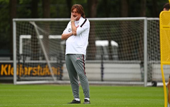 23.07.2026, NED, Fußball, Herren, 1. Bundesliga, Saison 2026 2027, Trainingslager, Rasenplatz, SV Elversberg Enttäuschter Vincent Wagner ( Cheftrainer SV Elversberg ) Stroe Rasenplatz Gelderland Niederlande *** July 23, 2026, NED, Soccer, Men s, 1st Bundesliga, 2026–2027 Season, Training Camp, Grass Field, SV Elversberg; Disappointed Vincent Wagner, Head Coach of SV Elversberg, Stroe, Grass Field, Gelderland, Netherlands Copyright: xNordphotox xSMx