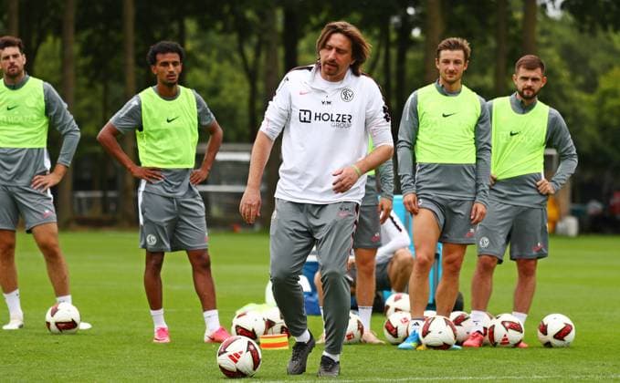 23.07.2026, NED, Fußball, Herren, 1. Bundesliga, Saison 2026 2027, Trainingslager, Rasenplatz, SV Elversberg Vincent Wagner ( Cheftrainer SV Elversberg ) nimmt an der Torschusseinheit teil Stroe Rasenplatz Gelderland Niederlande *** July 23, 2026, NED, Soccer, Men s, 1st Bundesliga, 2026–2027 Season, Training Camp, Grass Field, SV Elversberg Vincent Wagner, Head Coach of SV Elversberg, participates in a shooting drill at Stroe Grass Field, Gelderland, Netherlands Copyright: xNordphotox xSMx