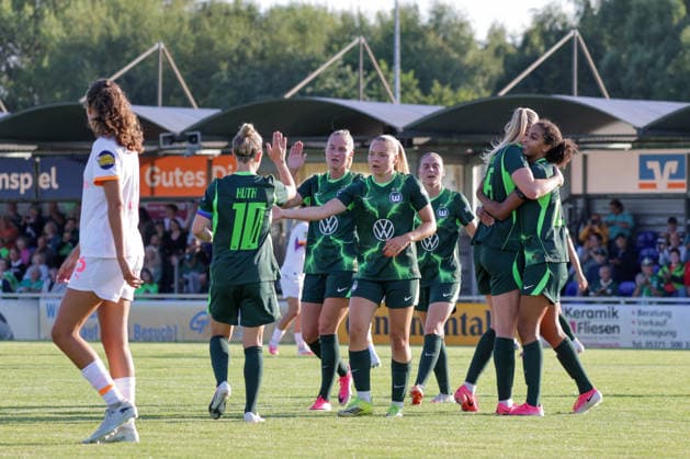 23.07.2026, xgrfx, Fussball Testspiel Frauen, VfL Wolfsburg - PSV Eindhoven v.l. Tor, Anny Kerim-Lindland zum 2:0 (VfL Wolfsburg) (DFL DFB REGULATIONS PROHIBIT ANY USE OF PHOTOGRAPHS as IMAGE SEQUENCES and or QUASI-VIDEO) Gifhorn *** July 23, 2026, xgrfx, Women s Soccer Friendly, VfL Wolfsburg vs. PSV Eindhoven, Goal, Anny Kerim Lindland on the 2–0 win for VfL Wolfsburg. DFL and DFB regulations prohibit any use of photographs as image sequences and or quasi-video. Gifhorn