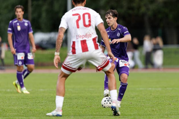 SOCCER - UEFA ECL, Liepaja vs. A.Wien JURMALA,LATVIA,23.JUL.26 - SOCCER - UEFA Conference League, qualification, FK Liepaja vs Austria Wien. Image shows Danila Patijcuks (Liepaja) and Matteo Schablas (A.Wien).  GEPAxpictures xArminxRauthner