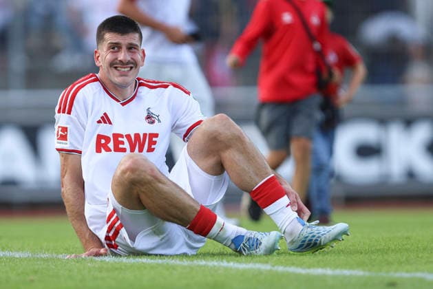 Luka Lochoshvili (1. FC Köln) liegt verletzt am Boden waehrend des Testspiels zwischen 1. FC Köln und SV Bergisch Gladbach 09, Belkaw Arena am 23. July 2026 in Bergisch Gladbach, Deutschland. (Foto von Oliver Kaelke DeFodi Images) +++ Luka Lochoshvili (1. FC Köln) injured on the ground during the friendly match between 1. FC Köln and SV Bergisch Gladbach 09 at Belkaw Arena on July 23, 2026 in Bergisch Gladbach, Germany. (Photo by Oliver Kaelke DeFodi Images) (Photo by Oliver Kaelke DeFodi Images) - *** Luka Lochoshvili of 1 FC Köln lies injured on the ground during the friendly match between 1 FC Köln and SV Bergisch Gladbach 09 at Belkaw Arena on July 23, 2026, in Bergisch Gladbach, Germany Photo by Oliver Kaelke DeFodi Images Luka Lochoshvili of 1 FC Köln lies injured on the ground during the friendly match between 1 FC Köln and SV Bergisch Gladbach 09 at Belkaw Arena on July 23, 2026 in Bergisch Gladbach, Germany Photo by Oliver Kaelke DeFodi Images Photo by Oliver Kaelke DeFodi Images