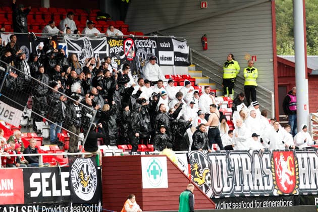 Europaligaen menn, 2. kvalifiseringsrunde 1. kamp 2026: Tromso - Hradec KralovÃ Tromso 20260723. Hradec KralovÃ s supportere under kampen i Europaligaen i fotball mellom Tromso og Hradec KralovÃ pa Romssa Arena. Foto: Rune Stoltz Bertinussen NTB Tromso Norge EDITORIAL USE ONLY. RESTRICTED USE FOR BETTING COMPANIES Ref:_SPOBM08WQ7XC0s.jpg *** Men s Europa League, 2nd Qualifying Round, Match 1, 2026, Tromsø vs. Hradec Králové, Tromsø, July 23, 2026. Hradec Králové supporters during the Europa League soccer match between Tromsø and Hradec Králové at Romssa Arena Photo: Rune Stoltz Bertinussen, NTB, Tromsø, Norway. EDITORIAL USE ONLY. RESTRICTED USE FOR BETTING COMPANIES  Copyright: xRunexStoltzxBertinussenx xNTBx