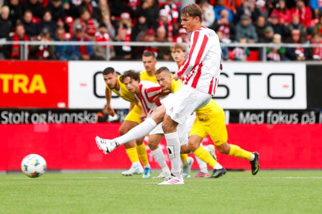 Men s Europa League, 2nd qualifying round, 1st match 2026: Tromso - Hradec KralovÃ Tromso 20260723. Tromso s Jens Hjerto-Dahl during the Europa League football match between Tromso and Hradec KralovÃ at Romssa Arena. Photo: Rune Stoltz Bertinussen NTB Tromso Norway EDITORIAL USE ONLY. RESTRICTED USE FOR BETTING COMPANIES Ref:_SPOU_vnAymMRok.jpg *** But in the Europa League, 2nd qualifying round, First leg, 2026: Tromsø vs. Hradec Králové, Tromsø, July 23, 2026. Tromsø’s Jens Hjerto Dahl during the Europa League soccer match between Tromsø and Hradec Králové at Romssa Arena. Photo by Rune Stoltz Bertinussen, NTB Tromso, Norway EDITORIAL USE ONLY RESTRICTED USE FOR BETTING COMPANIES  Copyright: xRunexStoltzxBertinussenx xNTBx