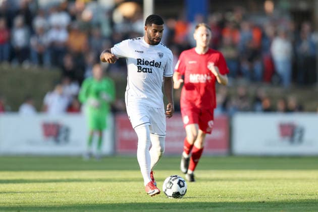23.07.2026, Herren, Fussball, Saison 2026 2027, Regionalliga Bayern, 1. Spieltag: TSV Aubstadt - 1. FC Schweinfurt 1905 Jason Prodanovic ( 17, 1. FC Schweinfurt 1905) Sulzfeld Schulstadion Aubstadt (NGN Arena) Bayern Deutschland *** July 23, 2026, Men s, Soccer, 2026–2027 Season, Bavarian Regional League, Matchday 1: TSV Aubstadt 1, FC Schweinfurt 1905 1; Jason Prodanovic 17; FC Schweinfurt 1905; Sulzfeld; Schulstadion Aubstadt; NGN Arena; Bavaria, Germany