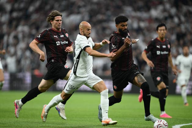 Besiktas v Midtjylland - UEFA Europa League second qualifying round ISTANBUL, TURKIYE - JULY 23: Vaclav Cerny (2nd L) of Besiktas competes against Philip Billing (R) of Midtjylland during the UEFA Europa League second qualifying round first leg match between Besiktas and Midtjylland at Tupras Stadium in Istanbul, Turkiye on July 23, 2026. Arif Hudaverdi Yaman Anadolu Istanbul Turkey. Editorial use only. Please get in touch for any other usage.  Copyright: x2026xAnadoluxArifxHudaverdixYamanx