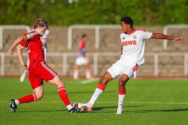 23.07.2026, xydrx, Fußball, Testspiel, SV Bergisch Gladbach 09 - 1.FC Köln, Saison 2026 2027, BELKAW-Arena: Tilman Demmer (SV Bergisch Gladbach 09, 25) im Zweikampf gegen Youssoupha Niang (1.FC Köln, 38) DFB regulations prohibit any use of photographs as image sequences and or quasi-video. *** July 23, 2026, xydrx, Soccer, Friendly Match, SV Bergisch Gladbach 09 vs. 1. FC Köln, 2026–2027 Season, BELKAW Arena Tilman Demmer SV Bergisch Gladbach 09, 25 in a tackle against Youssoupha Niang 1 FC Köln, 38 DFB regulations prohibit any use of photographs as image sequences and or quasi-video Copyright: HMBxMedia YannisxDreimann