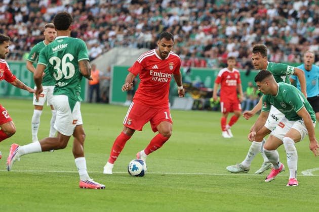 Chima Okoroji (FC St.Gallen), Vangelis Pavlidis (S.L.Benfica) in action, with the ball , Jozo Stanic (FC St.Gallen) during the UEFA Europa League second qualifying round 2026 27 first-leg match St.Gallen - SL Benfica at Sitterstadion in St. Gallen, Switzerland, July 23, 2026 *** Chima Okoroji of FC St. Gallen and Vangelis Pavlidis of SL Benfica in action with the ball, along with Jozo Stanic of FC St. Gallen, during the first leg of the 2026–27 UEFA Europa League second qualifying round match between FC St. Gallen and SL Benfica at Sitterstadion in St. Gallen, Switzerland, July 23, 2026 Copyright: HMBxMedia JoaquimxFerreira