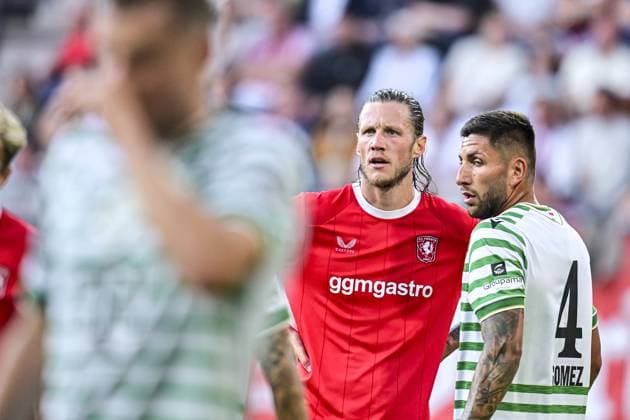 ENSCHEDE , 23-07-2026 , Stadium Grolsch Veste , season 2026 2027 , UEFA Europa League play-off football , match between FC Twente and Ferencvarosi , picture shows FC Twente player Wout Weghorst and Ferencvarosi player Mariano Gomez Twente - Ferencvarosi  x205167616x Copyright: