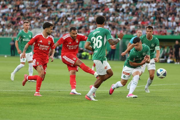 Chima Okoroji (FC St.Gallen), Vangelis Pavlidis (S.L.Benfica) in action, with the ball , Jozo Stanic (FC St.Gallen) during the UEFA Europa League second qualifying round 2026 27 first-leg match St.Gallen - SL Benfica at Sitterstadion in St. Gallen, Switzerland, July 23, 2026 *** Chima Okoroji of FC St. Gallen and Vangelis Pavlidis of SL Benfica in action with the ball, along with Jozo Stanic of FC St. Gallen, during the first leg of the 2026–27 UEFA Europa League second qualifying round match between FC St. Gallen and SL Benfica at Sitterstadion in St. Gallen, Switzerland, July 23, 2026 Copyright: HMBxMedia JoaquimxFerreira