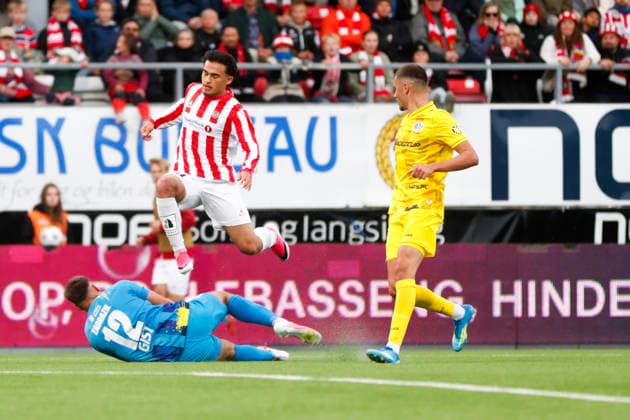 Europaligaen menn, 2. kvalifiseringsrunde 1. kamp 2026: Tromso - Hradec KralovÃ Tromso 20260723. Tromsos Alexander Warneryd under kampen i Europaligaen i fotball mellom Tromso og Hradec KralovÃ pa Romssa Arena. Foto: Rune Stoltz Bertinussen NTB Tromso Norge EDITORIAL USE ONLY. RESTRICTED USE FOR BETTING COMPANIES Ref:_SPOehVmK7kaOK0.jpg *** Men s Europa League, 2nd Qualifying Round, Match 1, 2026, Tromsø vs. Hradec Králové, Tromsø, July 23, 2026. Tromsø’s Alexander Warneryd during the Europa League soccer match between Tromsø and Hradec Králové at Romssa Arena. Photo: Rune Stoltz Bertinussen NTB Tromsø Norway EDITORIAL USE ONLY RESTRICTED USE FOR BETTING COMPANIES  Copyright: xRunexStoltzxBertinussenx xNTBx