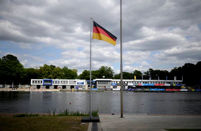 Die Regattabahn Duisburg, Zieleinlauf, mit wehender Deutschland Fahne, Flagge, am 23.07.2026 Rudern U-23 Weltmeisterschaft vom 23.07.- 26.07.2026 in Duisburg Deutschland. Regattabahn *** The Duisburg Regatta Course, finish line, with the German flag flying, on July 23, 2026, during the U-23 World Rowing Championships held from July 23 to July 26, 2026, at the Duisburg Regatta Course in Germany