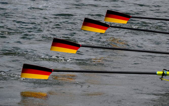 Feature, Ruderblätter in den Deutschland Farben, Team Deutschland, BW8x, U23 Women s Eight, am 23.07.2026 Rudern U-23 Weltmeisterschaft vom 23.07.- 26.07.2026 in Duisburg Deutschland. Regattabahn *** Feature: Oars in the German national colors, Team Germany, BW8x, U23 Women’s Eight, on July 23, 2026, at the U23 World Rowing Championships held from July 23 to July 26, 2026, at the Duisburg Rowing Course in Germany