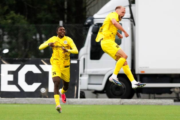 Europaligaen menn, 2. kvalifiseringsrunde 1. kamp 2026: Tromso - Hradec KralovÃ Tromso 20260723. Hradec KralovÃ s Daniel Trubac (t.v) og Mick van Buren jubler for 1-0 under kampen i Europaligaen i fotball mellom Tromso og Hradec KralovÃ pa Romssa Arena. Foto: Rune Stoltz Bertinussen NTB Tromso Norge EDITORIAL USE ONLY. RESTRICTED USE FOR BETTING COMPANIES Ref:_SPOkMpIUnBdWeM.jpg *** Men s Europa League, 2nd Qualifying Round, Match 1, 2026, Tromsø vs. Hradec Králové, Tromsø, July 23, 2026. Hradec Králové’s Daniel Trubac (left) and Mick van Buren celebrate a 1–0 lead during the Europa League soccer match between Tromsø and Hradec Králové at Romssa Arena. Photo: Rune Stoltz Bertinussen, NTB, Tromsø, Norway. EDITORIAL USE ONLY. RESTRICTED USE FOR BETTING COMPANIES.  Copyright: xRunexStoltzxBertinussenx xNTBx