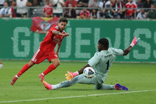 Rafa Silva (S.L.Benfica) scored the goal to 1:1, goalkeeper Lawrence Ati Zigi (FC St.Gallen) during the UEFA Europa League second qualifying round 2026 27 first-leg match St.Gallen - SL Benfica at Sitterstadion in St. Gallen, Switzerland, July 23, 2026 *** Rafa Silva of SL Benfica scored the goal to tie the game at 1–1 against goalkeeper Lawrence Ati Zigi of FC St. Gallen during the first leg of the 2026–27 UEFA Europa League second qualifying round match between St. Gallen and SL Benfica at Sitterstadion in St. Gallen, Switzerland, on July 23, 2026 Copyright: HMBxMedia JoaquimxFerreira